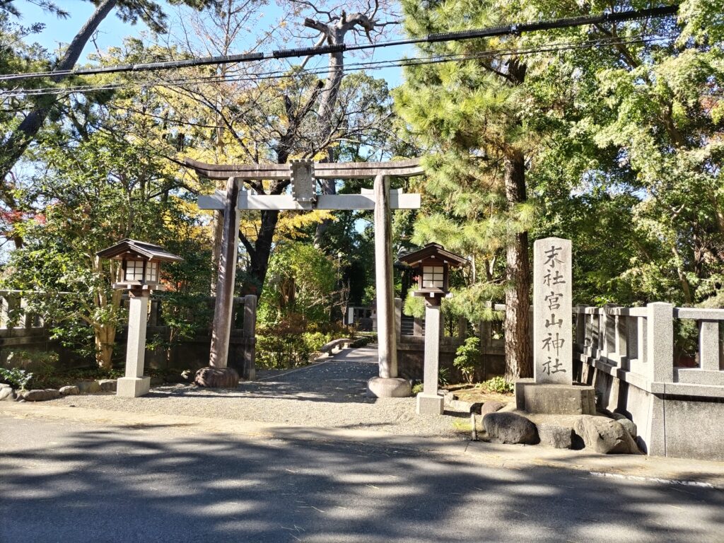 寒川神社の末社、宮山神社